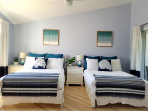 Charming Townhome Shoreline Towers short walk to the beach and pool